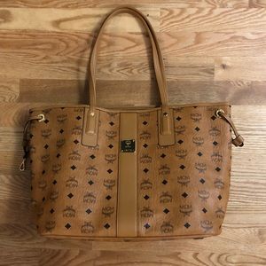 NEW MCM Liz Medium Reversible Tote Visetos Logo Shopper graffiti cognac brown
